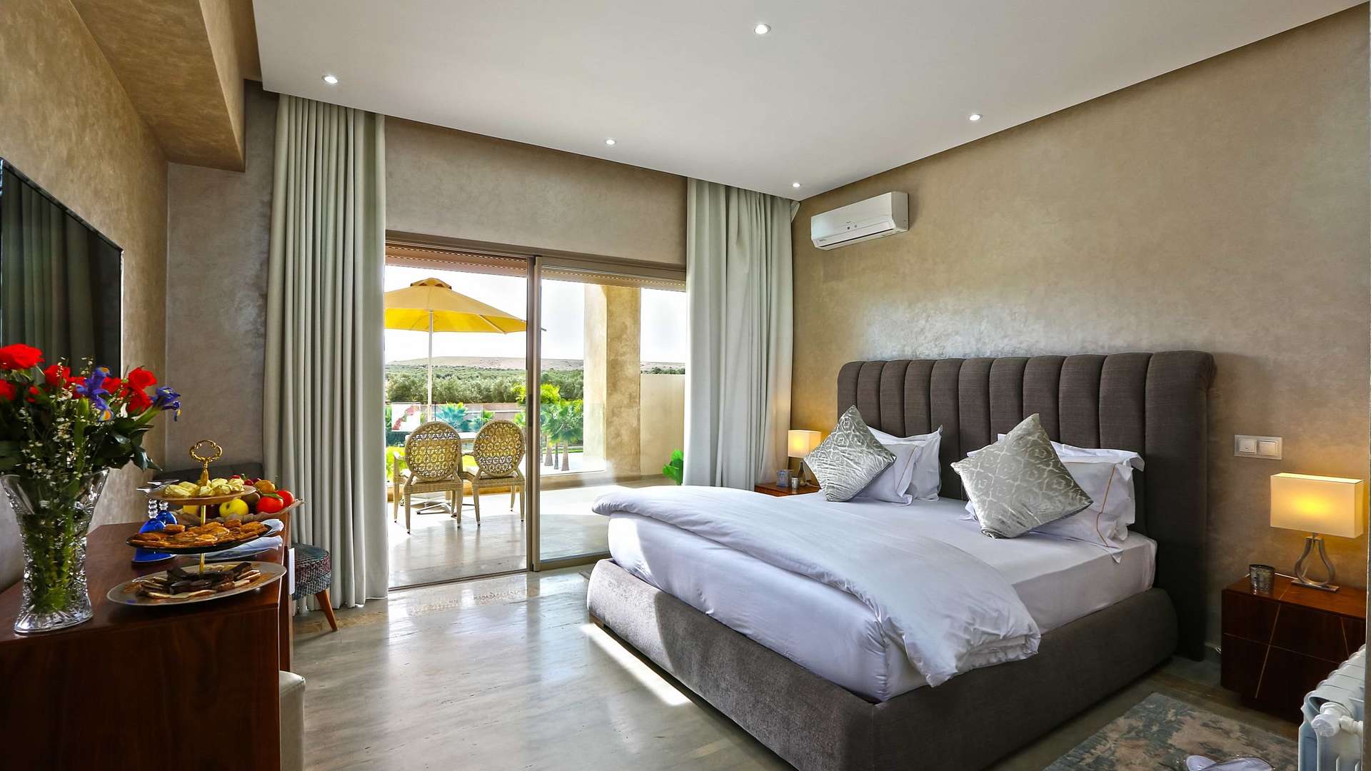 Location de vacances,Villa,Location Saisonnière d'Exception : Palace de prestige avec 8 suites et salle de célébrations polyvalente,Marrakech,Route Amizmiz