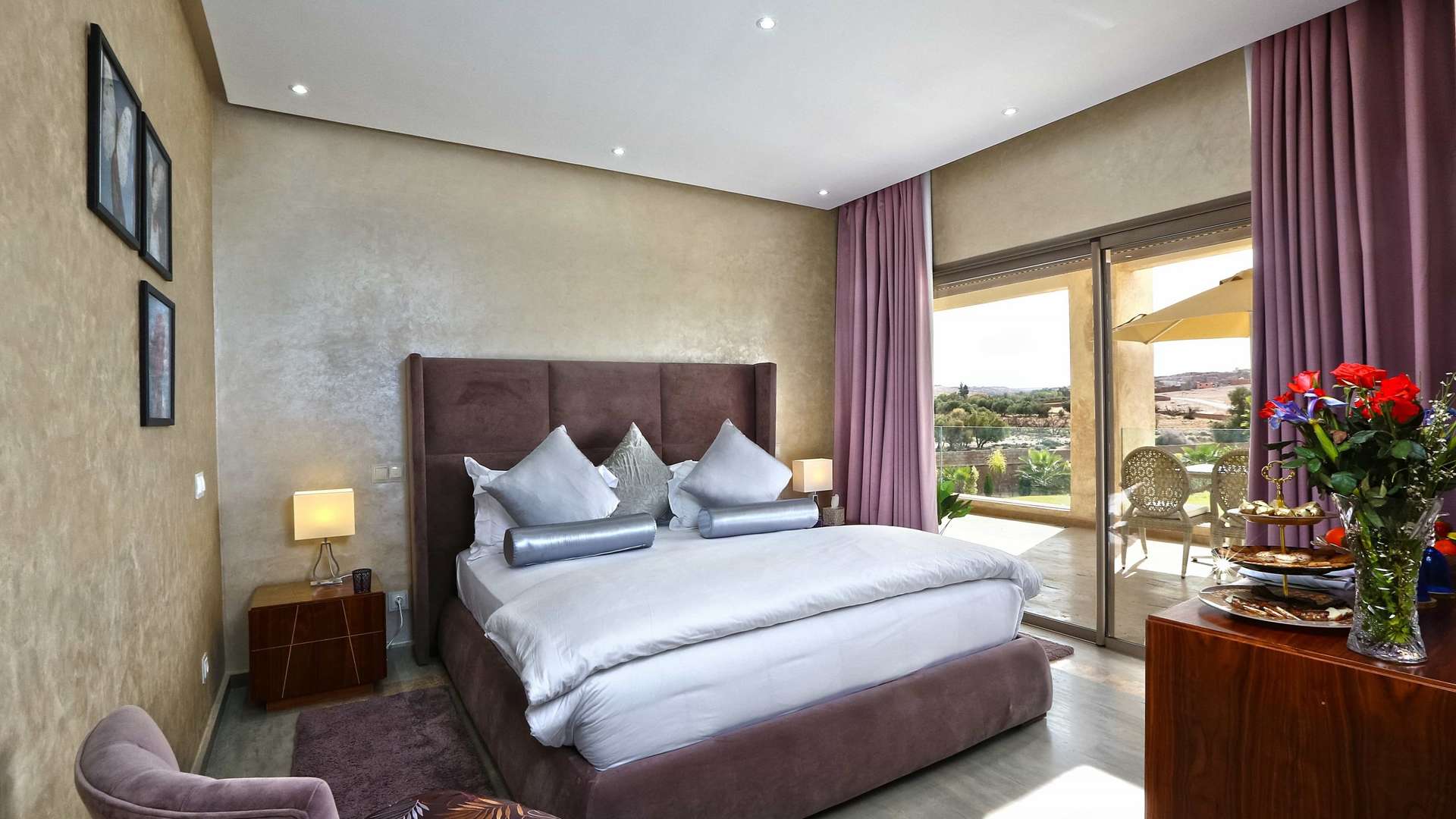 Location de vacances,Villa,Location Saisonnière d'Exception : Palace de prestige avec 8 suites et salle de célébrations polyvalente,Marrakech,Route Amizmiz