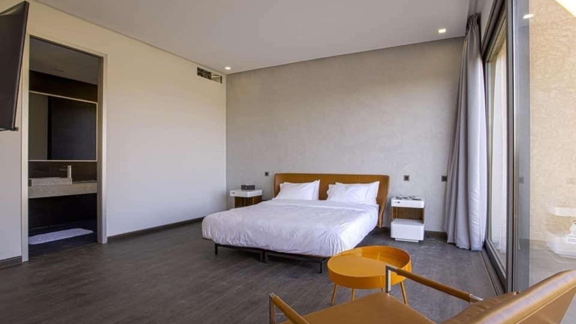 Location de vacances,Villa,Villa moderne de 6 chambres avec piscine privée à 15 min du centre de Marrakech ,Marrakech,Route de Fès