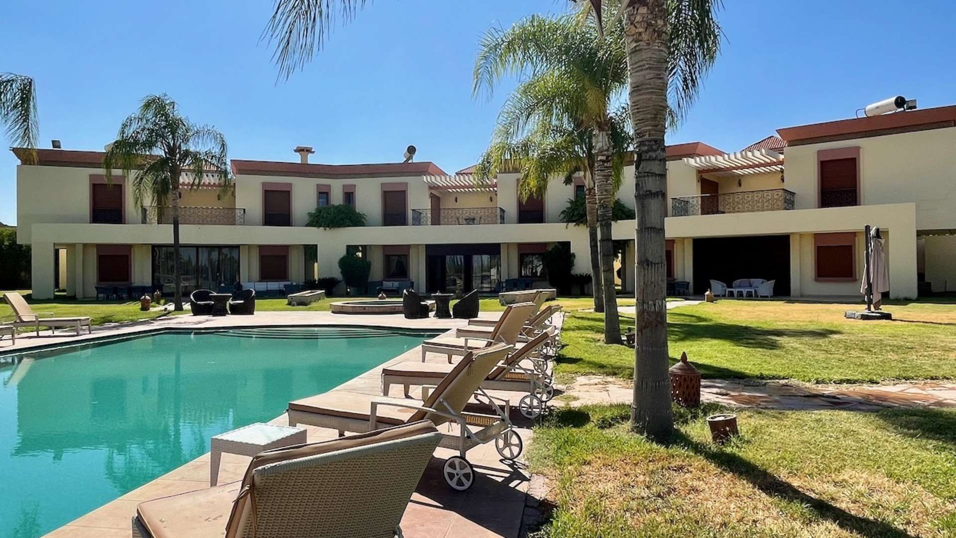 Location de vacances,Villa,Propriété Privée sur 1 Ha avec 3 villas de 5 ch. 2 piscines, Spa, Salle de Sport & Hammam à Marrakech,Marrakech,Route d'Ouarzazate