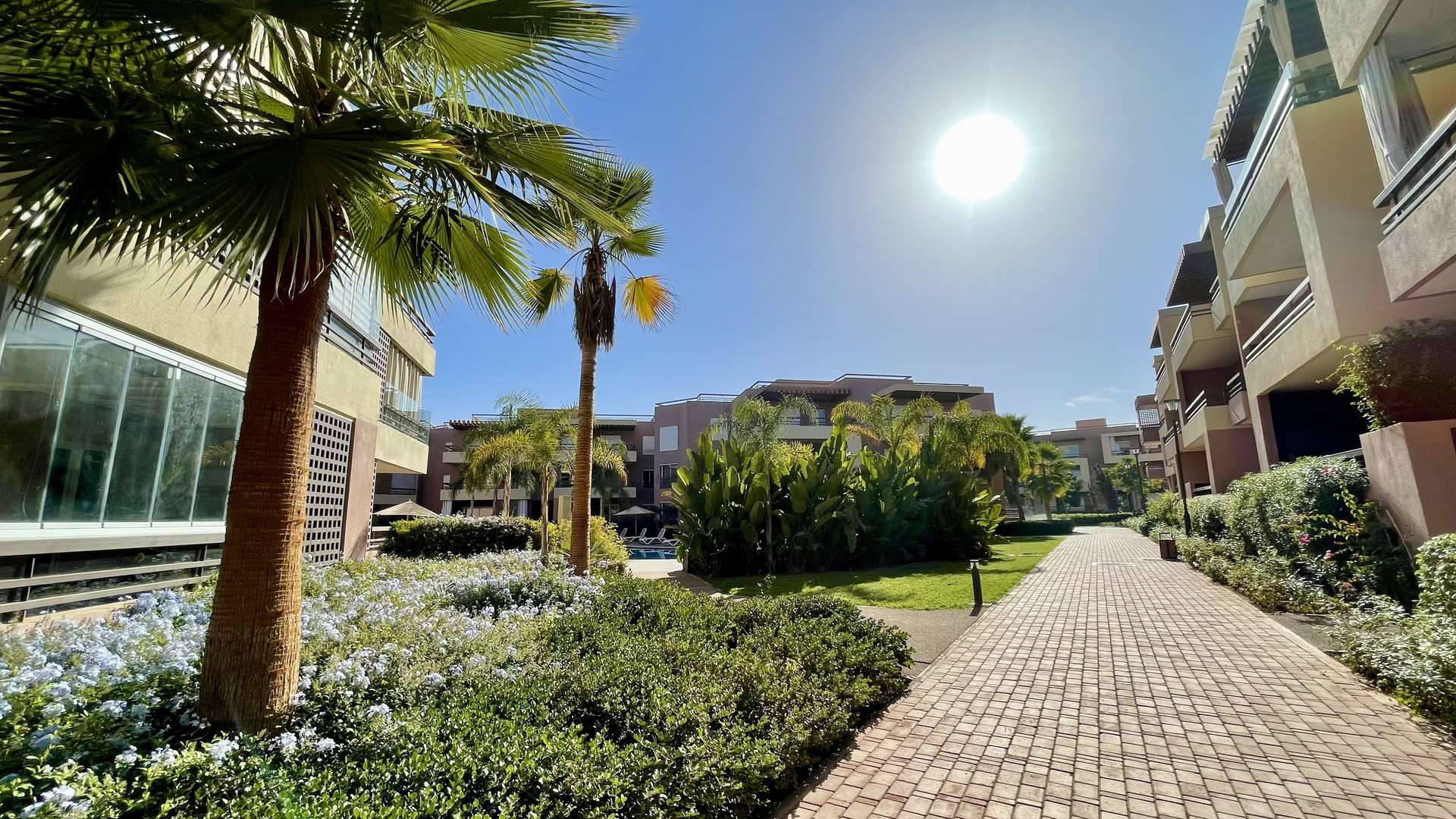 Location longue durée ,Appartement,Avenue Mohamed VI Résidence sécurisée avec piscine: Appartement RDC avec Terrasse 2ch 2sdb,Marrakech,Av. Mohamed VI